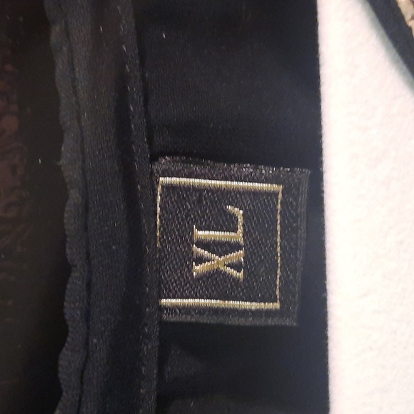 Embroidered black and light gold tunic with side slits. - Picture 6 of 6